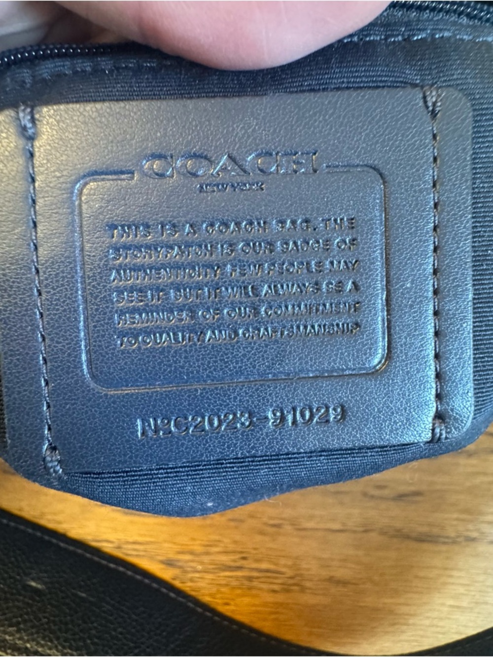 Coach Skylar Hobo Handbag Shoulder Bag Navy Blue Gold Hardware Pebble classy - Picture 14 of 16